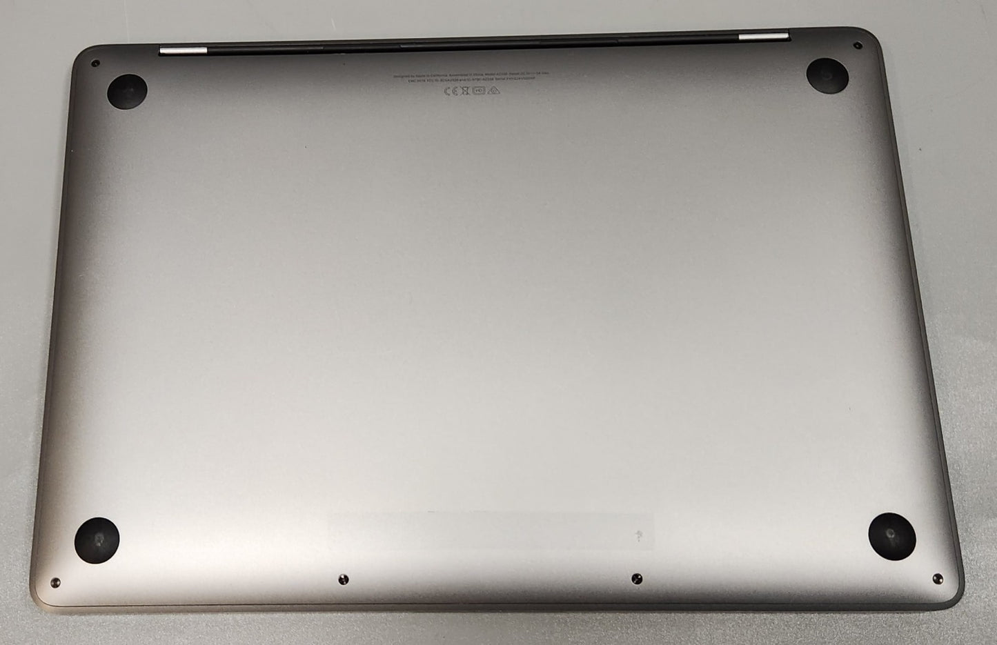 MacBook Pro 13" 2020 – Chip M1 (8 núcleos) – 16 GB RAM – 1 TB SSD – macOS Sequoia